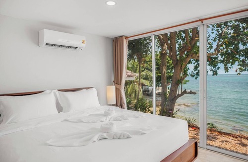 Maret House | Escape Beach Front Cottage - 2 bed family room
