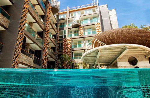 Patong Apartment | ET305 Modern studio, quiet spot, pool & parking