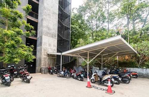 Patong Apartment | ET305 Modern studio, quiet spot, pool & parking