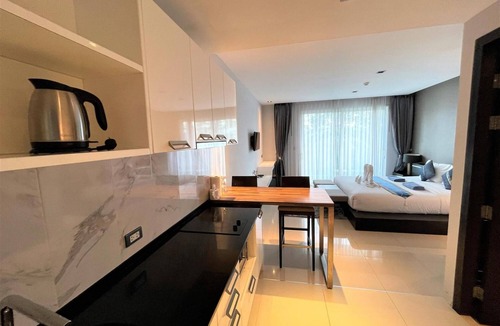 Patong Apartment | ET402- cozy studio at Emerald Terrace, pool & gym