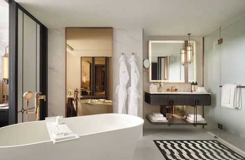 Bangkok Central Business District Hotel | Fairmont Bangkok Sukhumvit