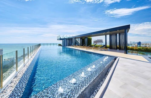 Central Pattaya Apartment | Great Location, Walk To The Beach and Best Pool