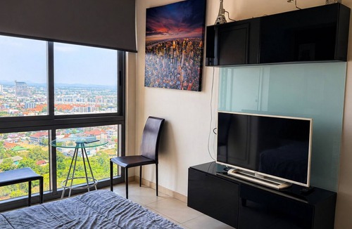 Pratumnak Hill Apartment | High Rise Luxury Stay Near Beach & Walking Street