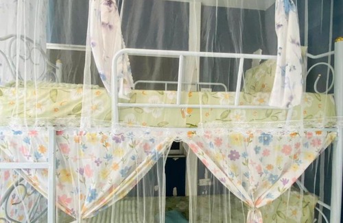 Wat Bowon Niwet House | Honey Place Guesthouse