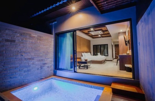 Talat Nuea Hotel | Hotel Room with Private Romantic Plunge Pool #5