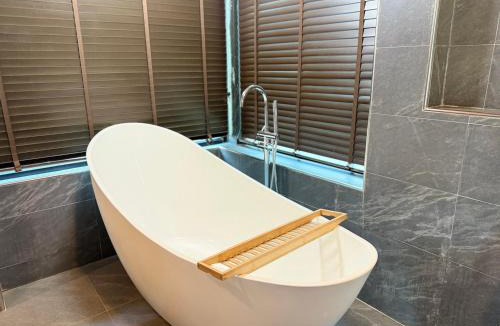 Lang Suan House | Huather villa & cafe หัวเท่อวิลล่า
