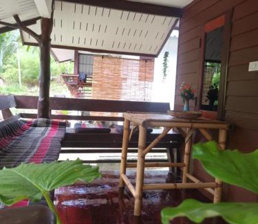 Baan Tai House | joli petite maison jungle