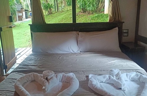 Thong Pha Phum Resort | Kawarin Saiyai Cottage and Lake