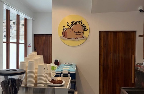 Si Yaek Maha Nak Hotel | KopiBara House