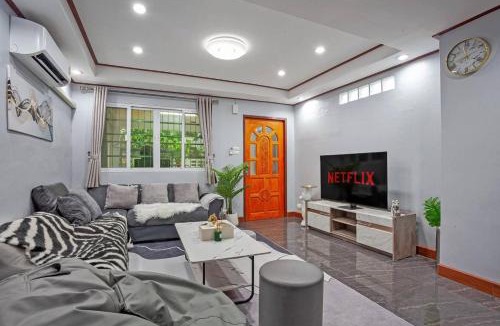 Phra Khanong House | Large Spacious 3BR House at BTS ON NUT