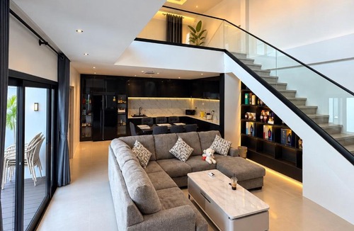 Vientiane Prefecture Villa | LaViena pool villa 라오스 풀빌라