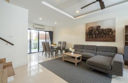 Laguna House | Lily 3bbedrooms Townhouse with a patio, Laguna Park