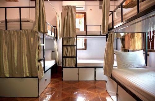 Luang Prabang Hostel | Luang Prabang Mountain View Hostel & Bar