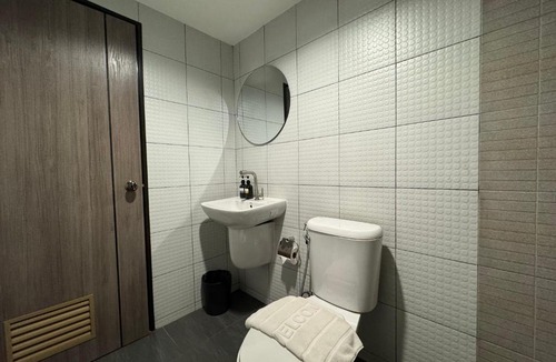 Lam Luk Ka Hotel | Luka House