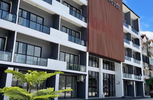 Lam Luk Ka Hotel | Luka House