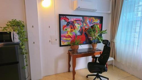 Thung Maha Mek Apartment | Lumphini 5 Train station center EnSuite Aircon