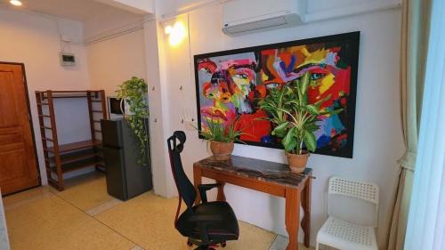Thung Maha Mek Apartment | Lumphini 5 Train station center EnSuite Aircon