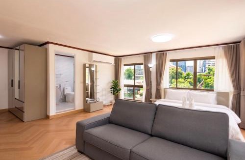 Khlong Tan Apartment | Luxury 3BR 230sqm 5 min to BTS Sukhumvit 26