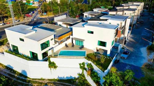 Kathu Villa | Luxury 4 bedroom villa with private pool