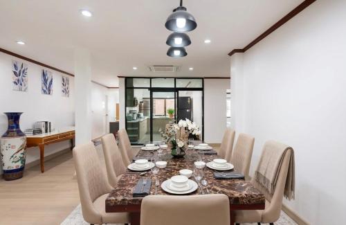 Khlong Tan Apartment | Luxury 4BR 250 sqm 5 min to BTS Sukhumvit 26