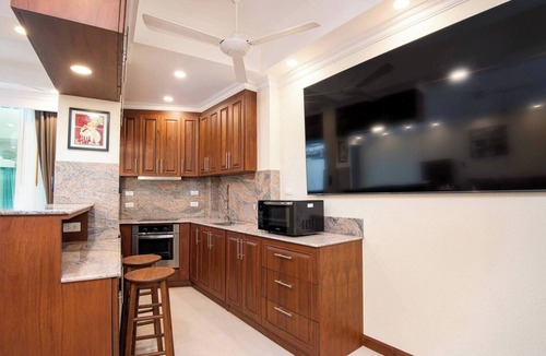 Pratumnak Hill Villa | Luxury 4BR Resort Pool Villa in Pratamnak Residence