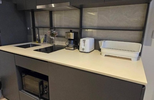 Pratumnak Hill Apartment | Luxury Stay - Great Location & Sea View Room