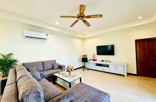 Pratumnak Hill Villa | Majestic Residence Seaside villa Private beach