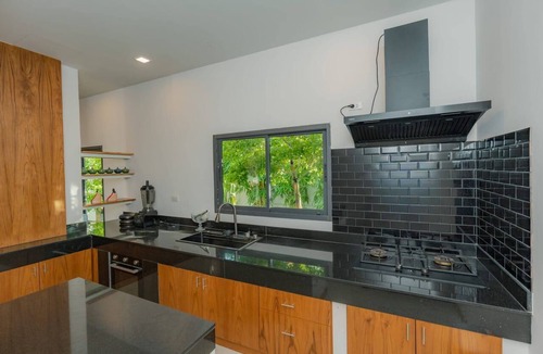 Si Sunthon Villa | Modern 6BR Private Pool Villa