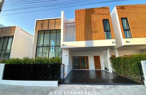 San Phranet Villa | Modern House Uprompt Chiangmai