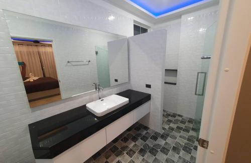 Nai Harn Villa | Modern pool villa 3 bedrooms