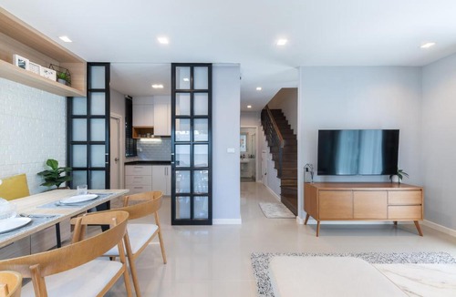 Racha Thewa Resort | Modern Scandi 4BR Home Near BKK Airport