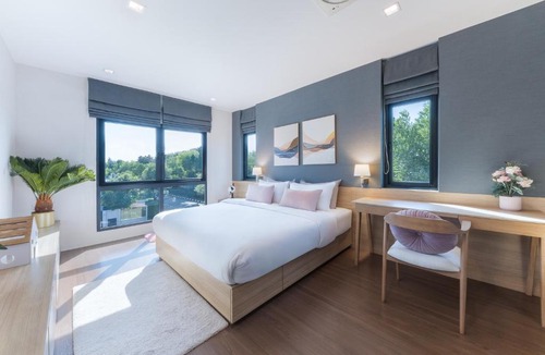 Racha Thewa Resort | Modern Scandi 4BR Home Near BKK Airport