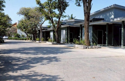 Sing Buri Hotel | Na Ville Resort