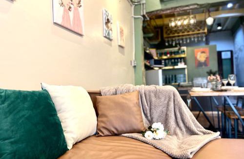 Wat Sam Phraya Apartment | Nawa house,entire house, near Grand Palace