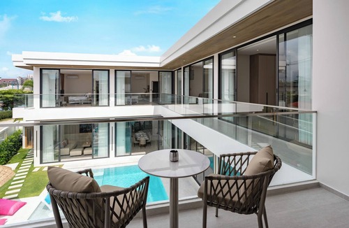 South Pattaya Villa | New Pool Villa 8BR/16 Persons/Sauna/Pool Table/Gym/Dart Games/EV Charger