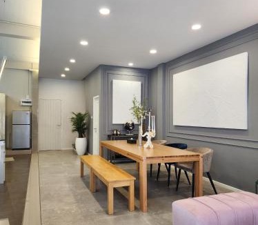 Talat Phlu House | Nice 2-storey townhouse in local neighborhood area
