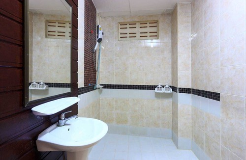 Pattaya Bay Hotel | Nine Blue Boutique
