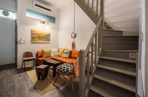 Si Phraya House | Non Inn Entire Historic 5 Bedroom Riverside Shophouse near ICONSIAM for Families and Groups