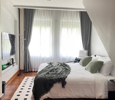 Chakkrawat House | Nueng Rana 113 Unique House in Chinatown 3BR 2BA - Villa