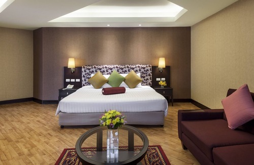 Bangkok Central Business District Apartment | One Bedroom Grand Suite Apartment in the city center (G46)