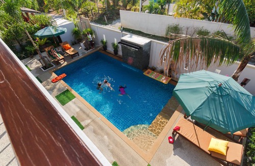 Rawai Apartment | One Bedroom Holiday service apartment Naiharn beach