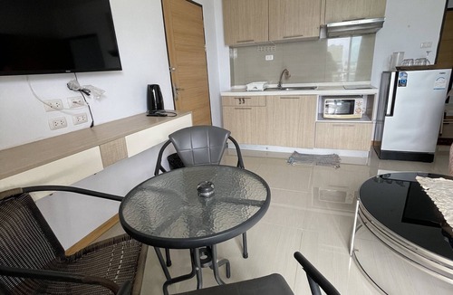 Nanai Road House | One Bedroom with Living Room and Kitchenette in Patong