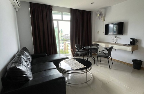 Nanai Road House | One Bedroom with Living Room and Kitchenette in Patong