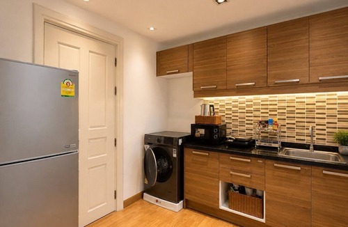 Ploenchit Apartment | One quiet bedroom apartment with amazing balcony views next to Nana and Soi 11