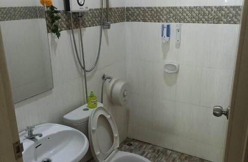 Khlong Sok Hostel | painting family hostel