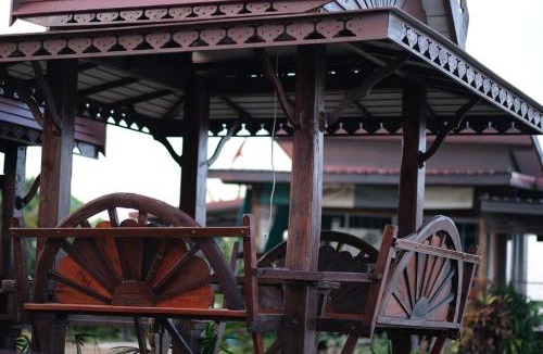 Kumphawapi House | Pao's Baan Suan Home Stay Red Lotus Lakeside 01