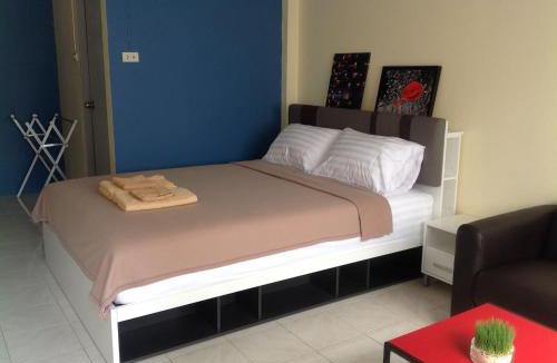 Talat Yai Apartment | Phuket Town Budget House - Aircon Room #1
