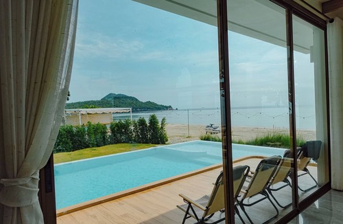 Kui Buri House | Pool Villa MaGodKan Beach