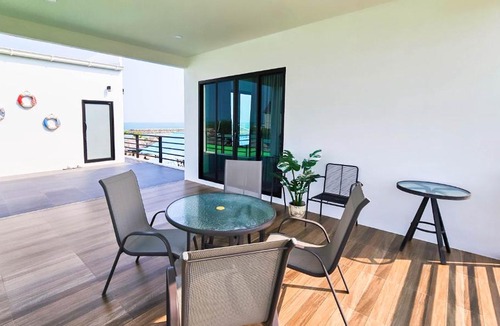 Hat Chao Samran House | Privacy Beach Pool villa