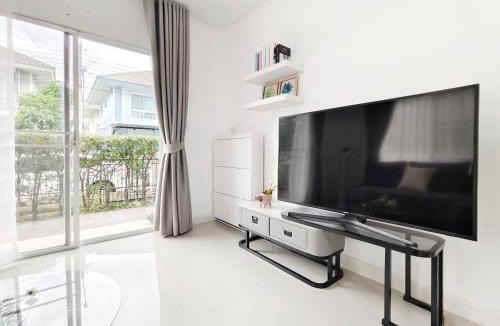 Nonthaburi House | Private Corner House Near Central Westgate